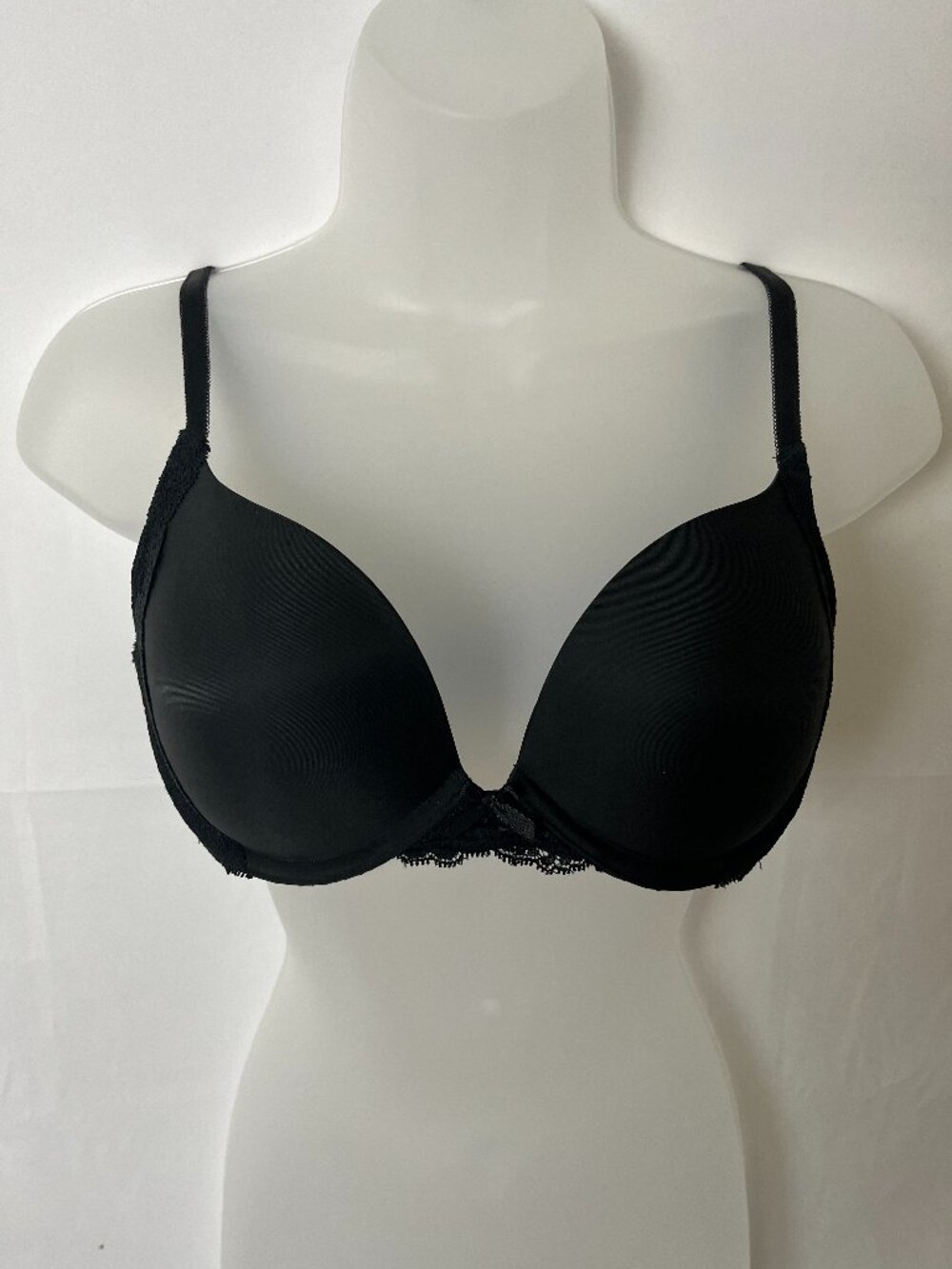 Victoria's Secret Dream Angels Smooth & Lace Push Up Bra 36B